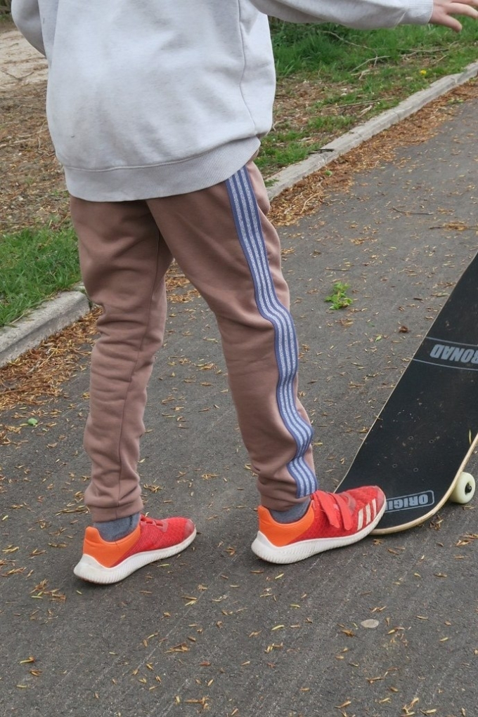 Patron pantalon sweat pdf enfant Bombom Teens Königin Mutter, en allemand