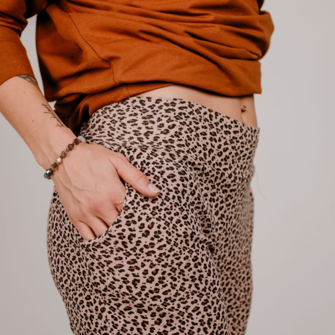 Patron pantalon de yoga femme pdf Ylvi Sew Simple, en allemand