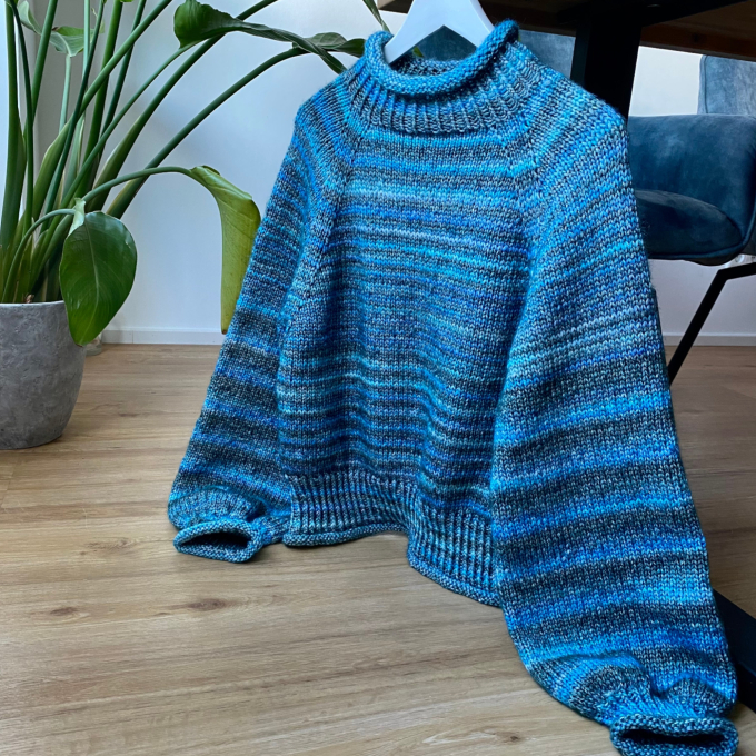 Freebook brei-instructie BellaLana Filigran Raglanpullover, Duits