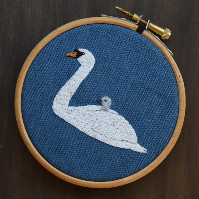 Handstickvorlage Fabelwald Höckerschwan, german