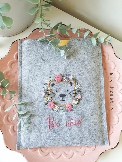 Modèle broderie à la main pdf Meilleurs amis Helloo Anni