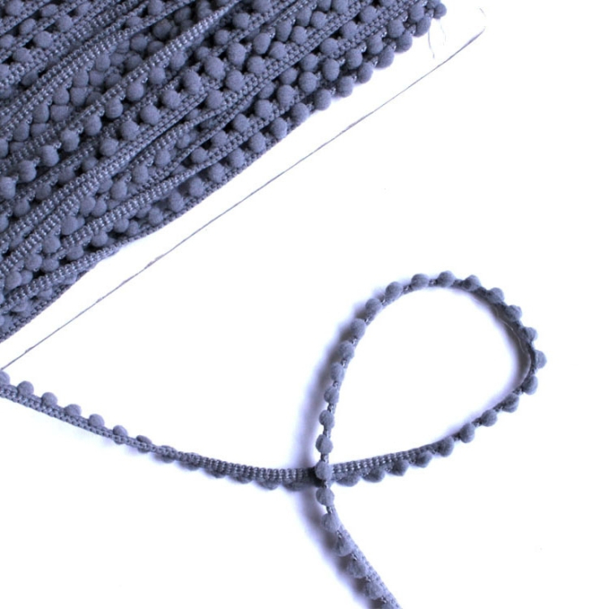 Pompomband klein, 10 mm, grijs