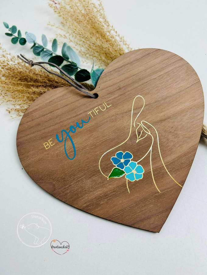 Plotter- und Stickdatei beemybear Plott'n'Stick Frau mit Hut LineArt, german