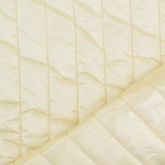 Tissu matelassé molletonné Anna Burda, blanc cassé