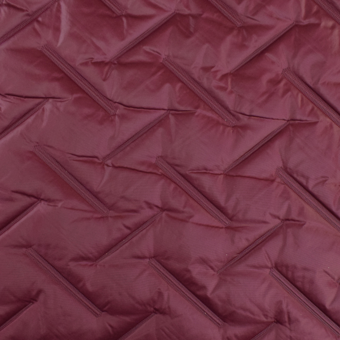 Tissu matelassé molletonné Lignes Luisa, bordeaux
