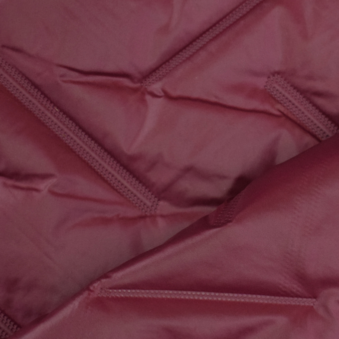 Tissu matelassé molletonné Lignes Luisa, bordeaux