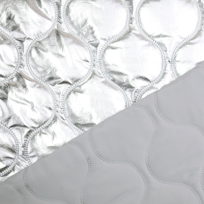 Doorgestikte stof Embossed Drops, zilverkleurig