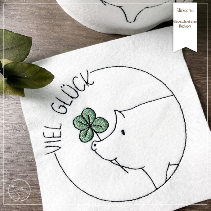 Stickdatei beemybear Glücksschweinchen Redwork, German