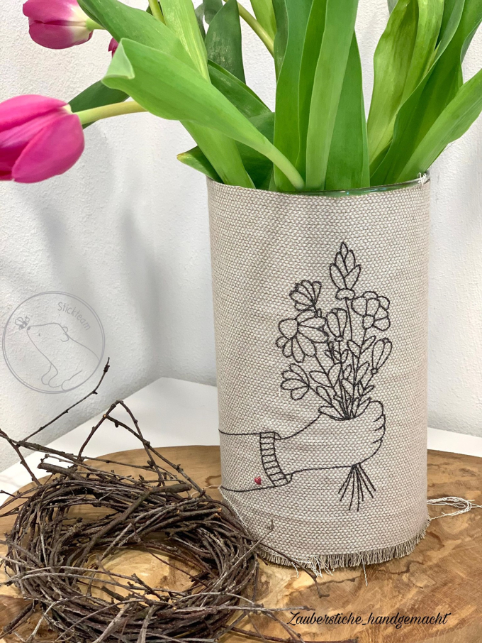 Fichier modèle broderie Main avec bouquet de fleurs Beemybear