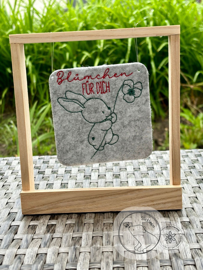 Fichier modèle broderie Lapin et fleurs Beemybear
