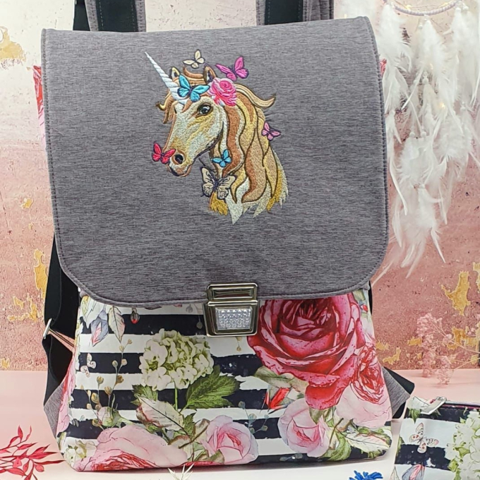 Fichier modèle broderie Licorne avec papillon Stickzebra