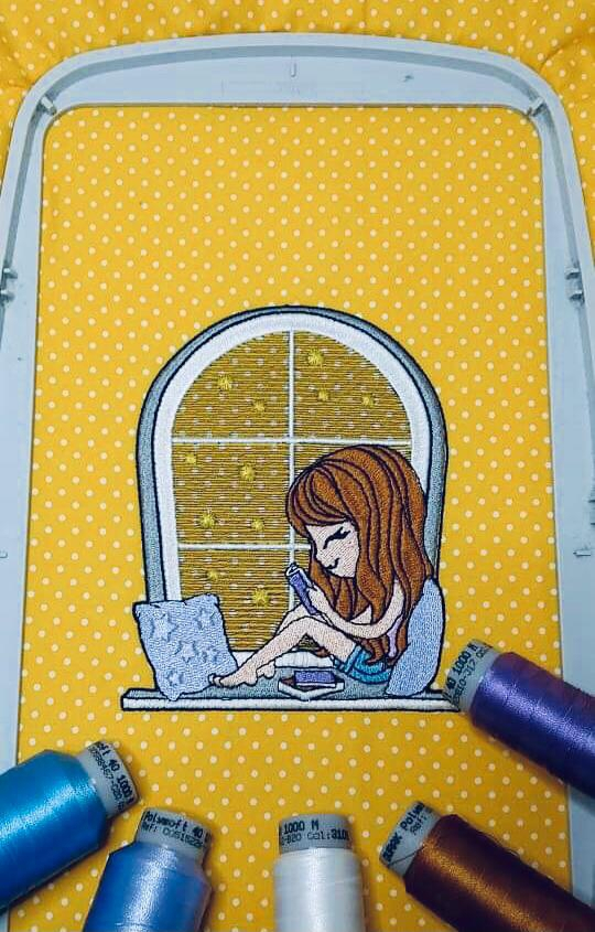 Stickdatei Stickzebra Mädchen mit Buch, duits