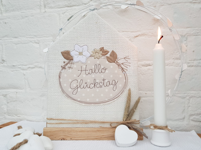 Fichier modèle broderie Écusson Hallo Glückstag Doodle Stickzeit