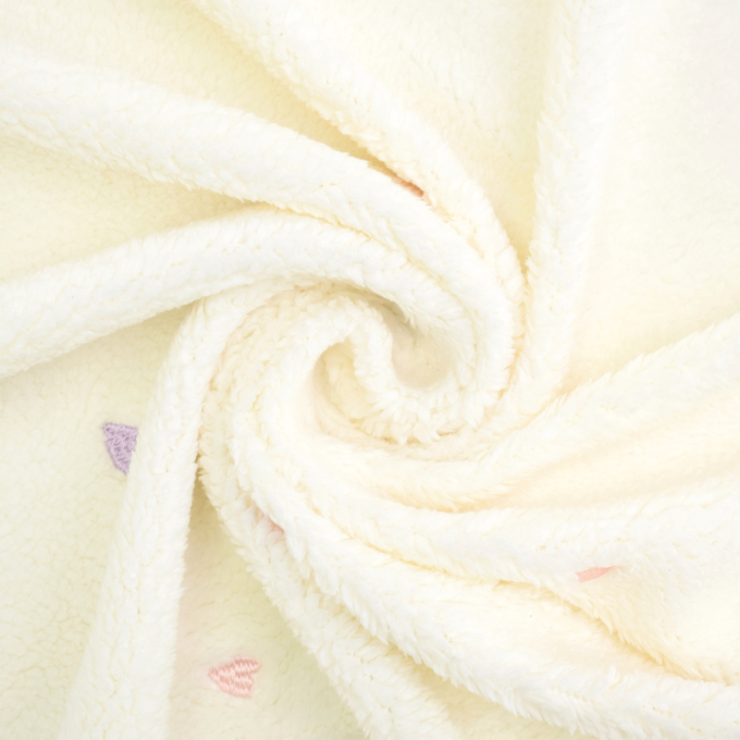 Tissu sherpa peluche teddy Coeurs brodés Embroidery Hearts, blanc cassé