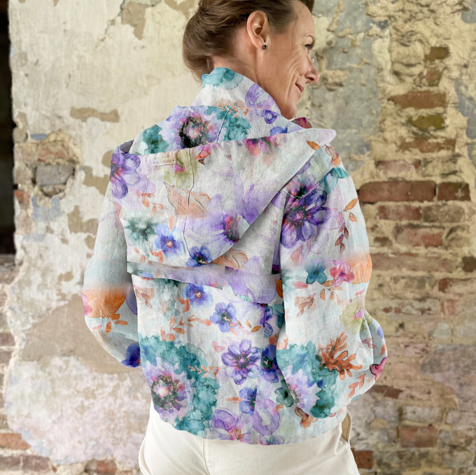 Viscose Linnen spring flowers, vaalmintgroen