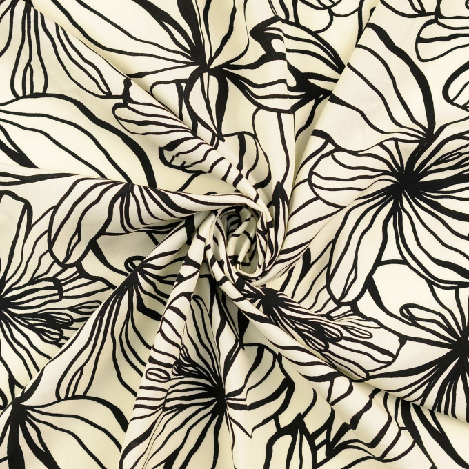 Viscose poplin flowers, vanilla