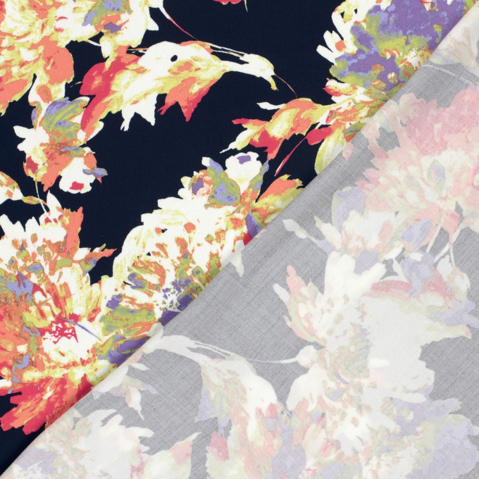 Viscose satijn flower dream, marineblauw