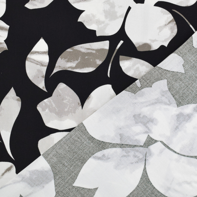 Tissu viscose sergé twill Fleurs Marble Flowers, gris