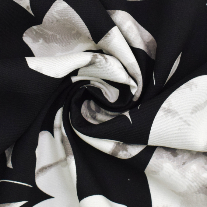 Tissu viscose sergé twill Fleurs Marble Flowers, gris