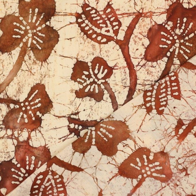 Viscose voile batik flowers, bruin