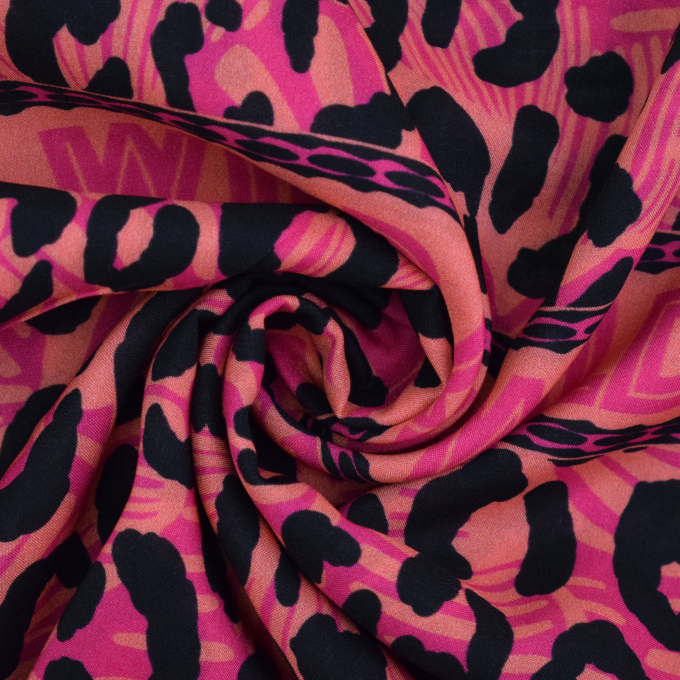Viscose Voile Panel Wild Life 150 x 215 cm, bright pink