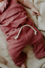 Patron pantalon bébé pdf Alessandra Fino & Stitch, en allemand