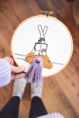 Modèle broderie à la main pdf Filles discutant GetStichDone + tuto vidéo