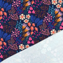 Sweatshirtstof Albstoffe Hamburger Liebe Bliss Flower Field, marineblauw