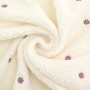 Tissu sherpa peluche teddy brodé léger, blanc cassé